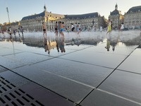 20240805_Bordeaux_Miroir-d'eau_02.jpg